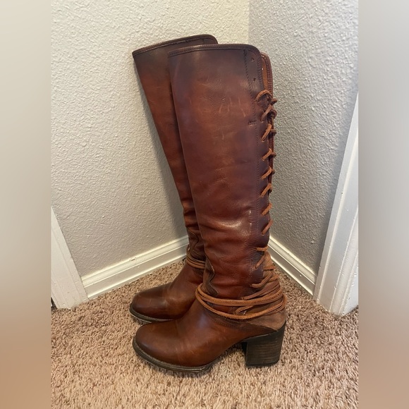 Freebird Coal Boots - Picture 1 of 8